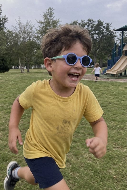 Active kids wearing lightweight one-piece frames that fit stably without slipping during play (ID#3)