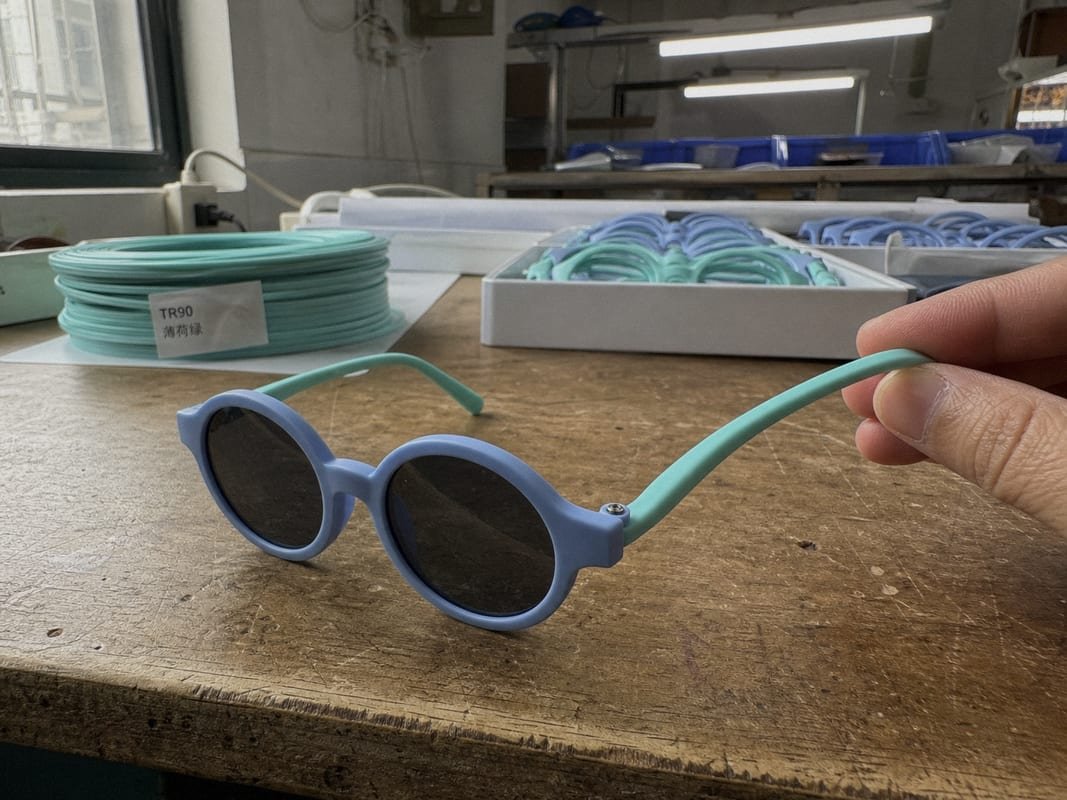 Flexible TPEE and TR90 frames bending safely to withstand active kids' rough handling (ID#3)