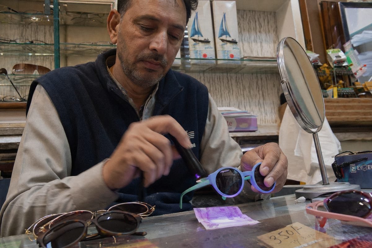 Verifying UV400 Labeling Claims Third-party testing verification beyond UV400 labeling for sunglasses orders (ID#4)