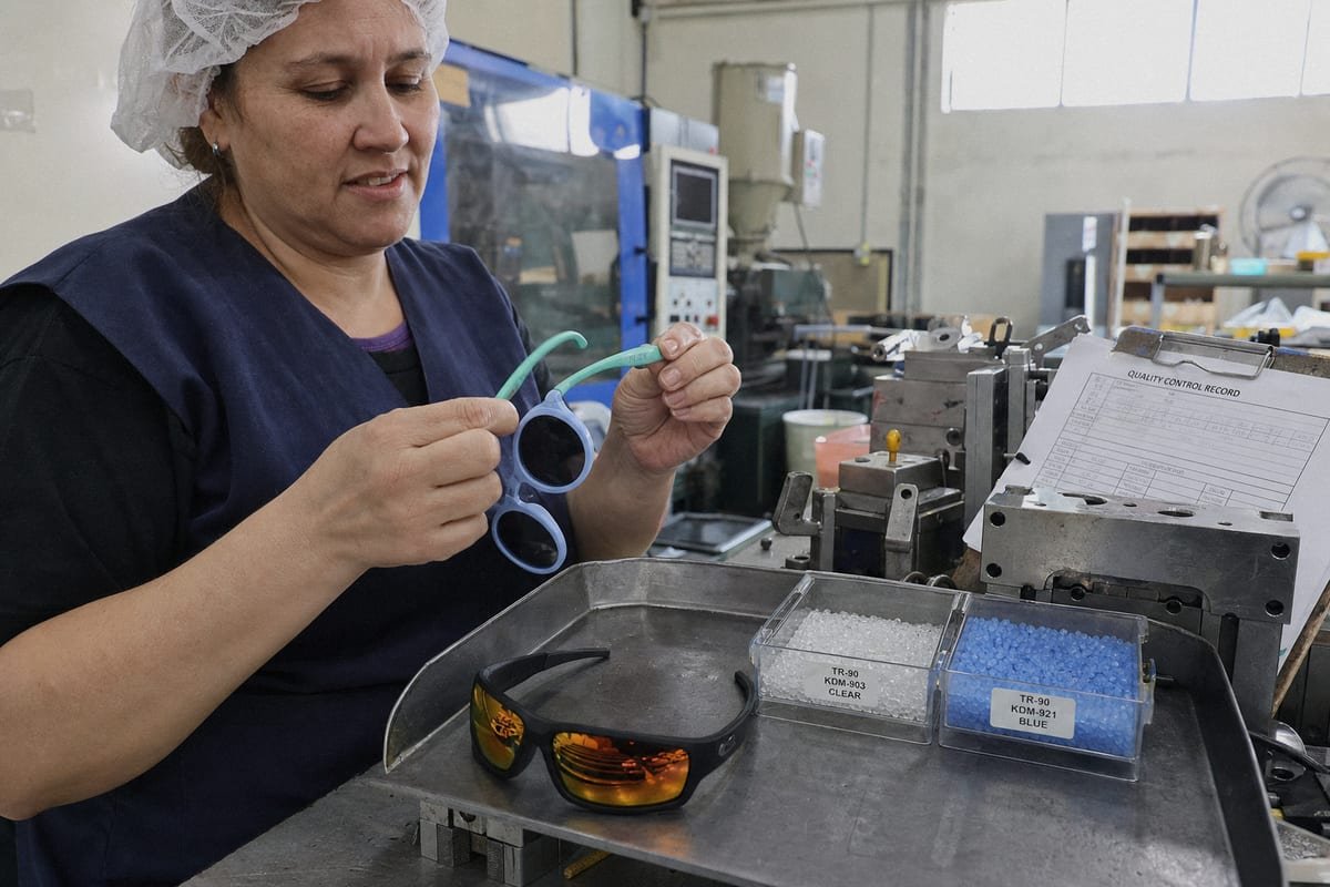 Minimum order quantity requirements for custom kids sunglasses production (ID#4)