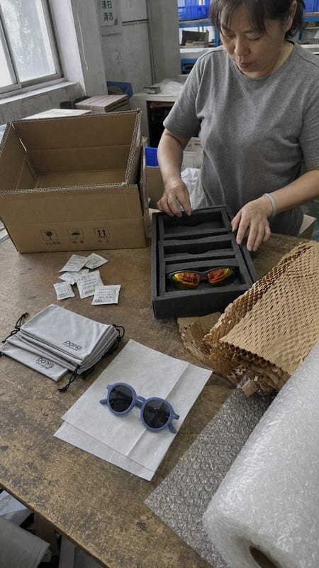 Protective Shipping Materials Protective packaging materials including foam trays and bubble wrap for kids' sunglasses shipping (ID#2)