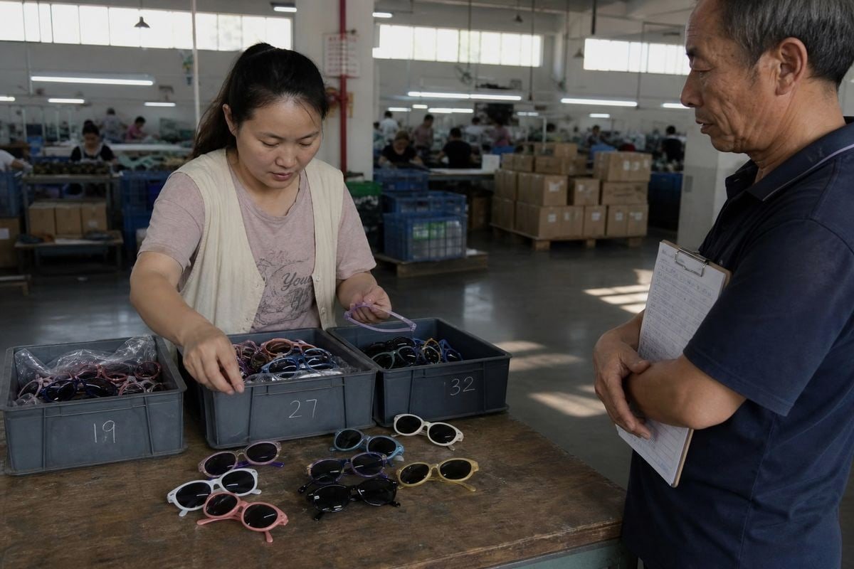 Early Defect Detection Common quality defects like lens misalignment and hinge issues caught through mid-production footage (ID#5)