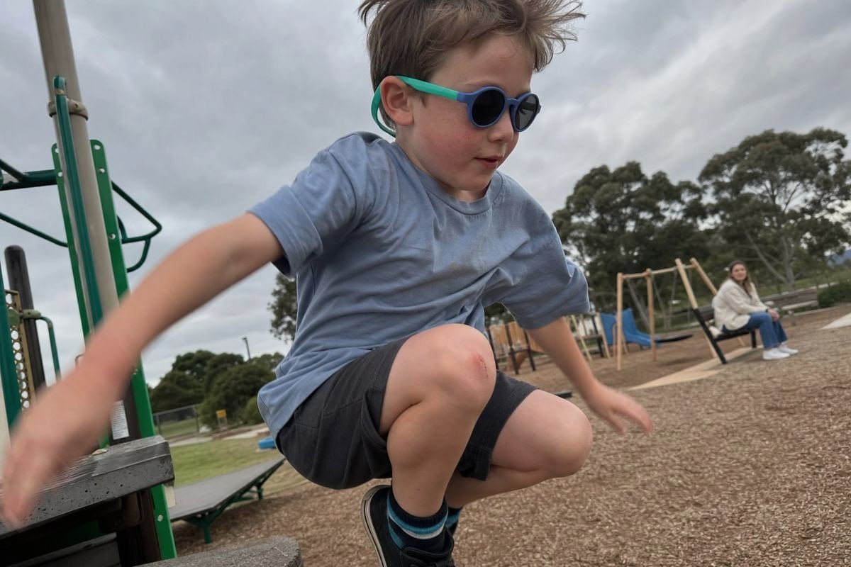 Ear-hook temples curve around ears to resist slipping during active kids' play (ID#2)