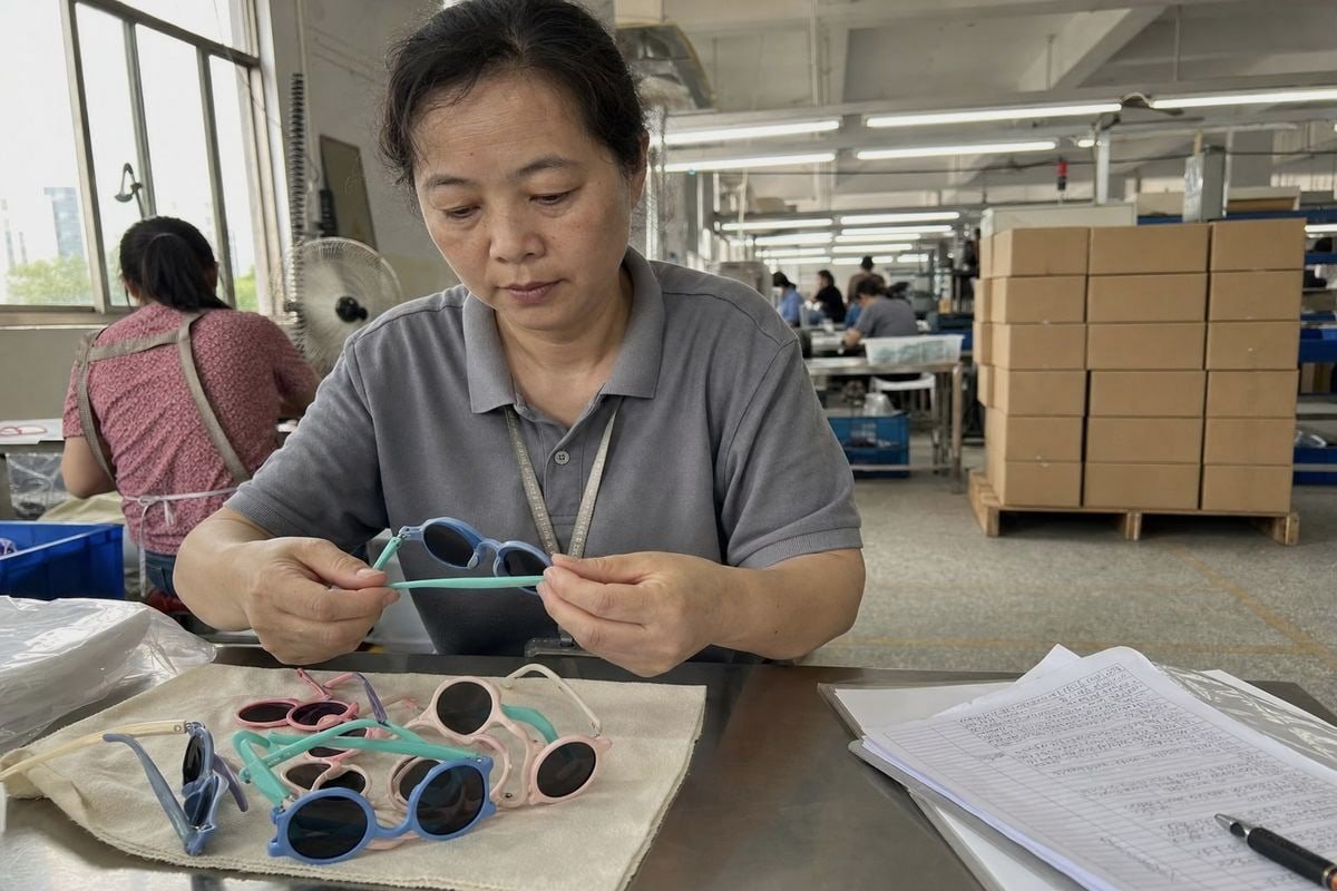 Assessing kids' sunglasses quality through detailed craftsmanship examination and finishing (ID#1)