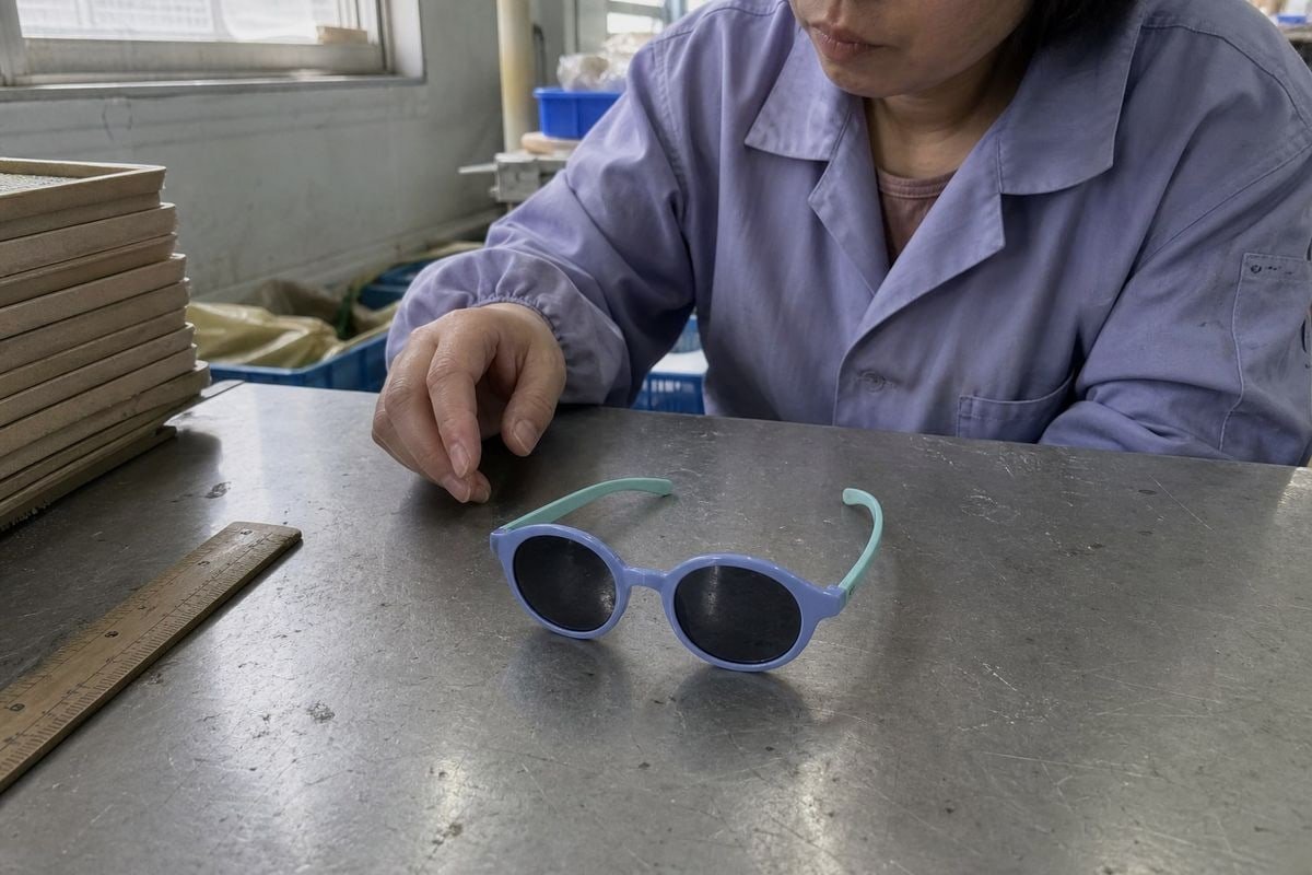 TPEE and TR90 materials offering flexible, impact-resistant safety for children's eyewear (ID#4)