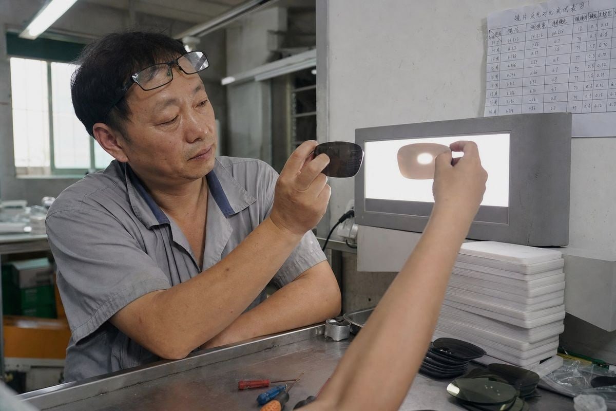 Polarized lenses reduce glare but UV400 protection remains the true safety requirement (ID#3)