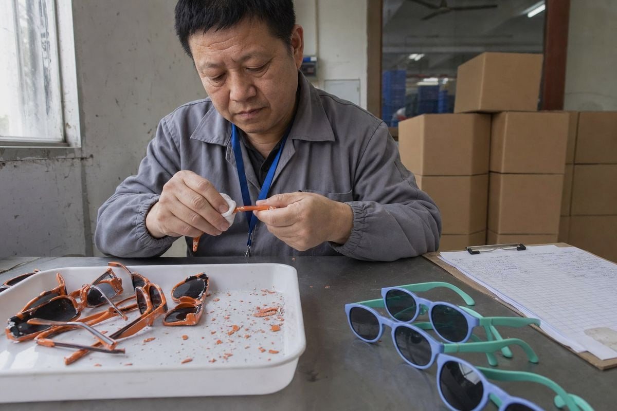 Kids sunglasses printing and painting safety considerations for parents and buyers (ID#1)