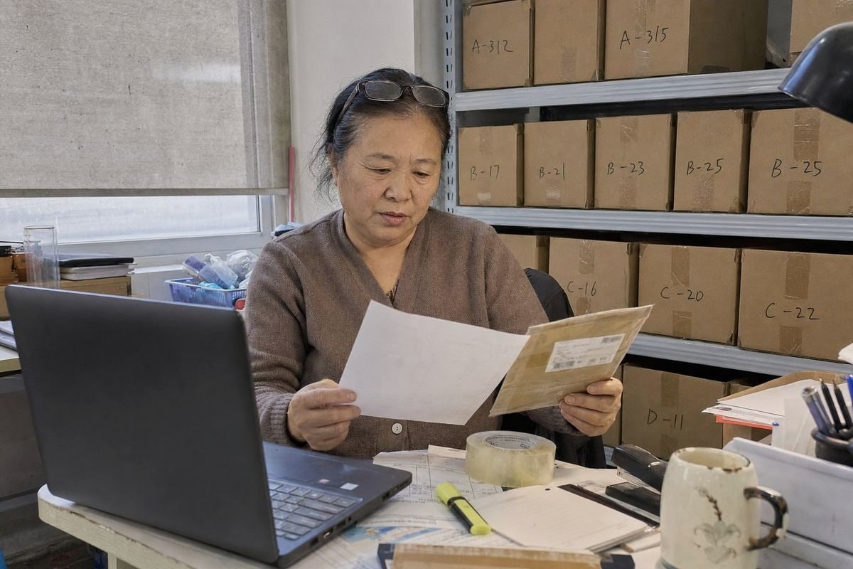 Supplier Paperwork Verification Verifying supplier invoices and packing lists to ensure accurate customs paperwork (ID#3)