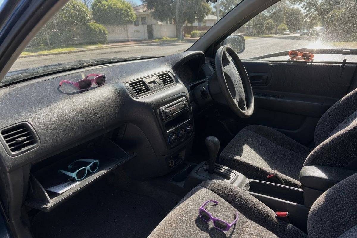 Sunglasses lens coating peeling and UV protection degrading from car heat (ID#4)