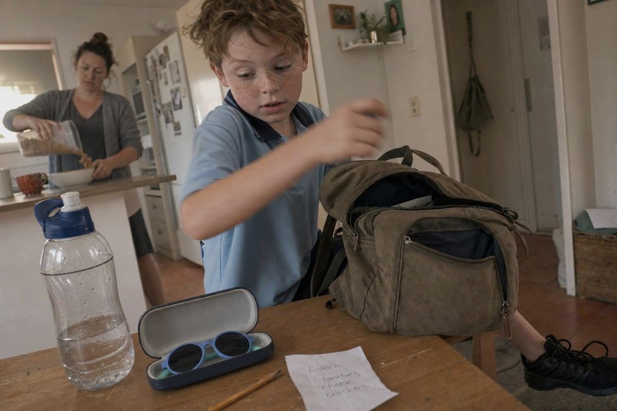 Guide to safely storing and packing kids' sunglasses in a backpack (ID#1)