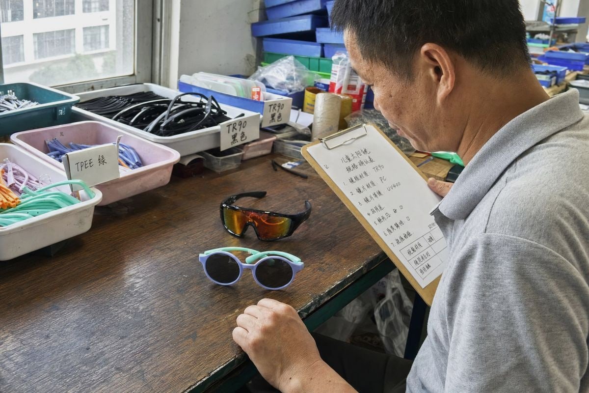 Itemized Quote Details Itemized quote checklist covering materials, pricing, MOQ, and customization fees for kids' sunglasses (ID#2)