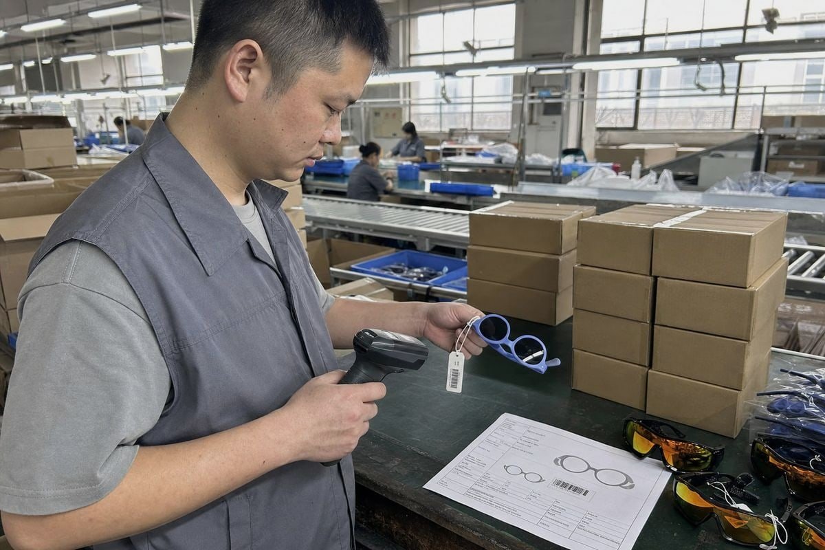 Custom Tag Printing Custom logos, barcodes, and pricing printed directly on factory-attached sunglasses tags (ID#4)