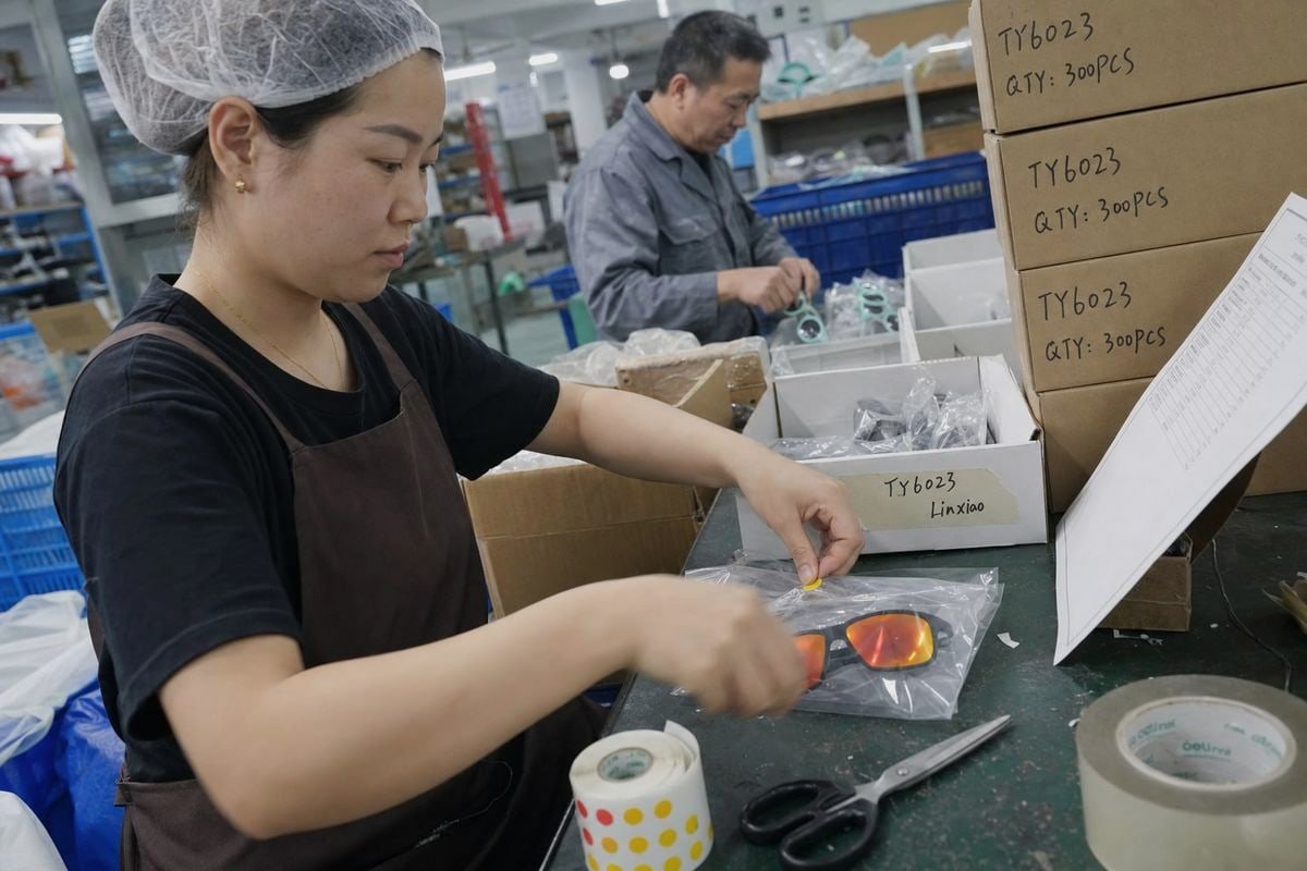 Packaging and Labeling Details Store-coded cartons and SKU barcodes ensure correct factory packaging and labeling (ID#3)