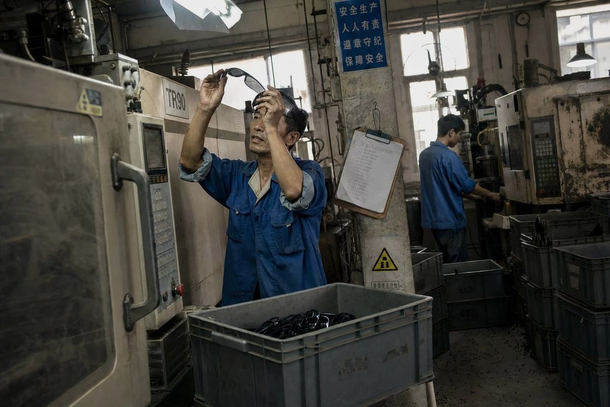 Selecting reliable Chinese factories to split kids sunglasses production without losing consistency (ID#2)