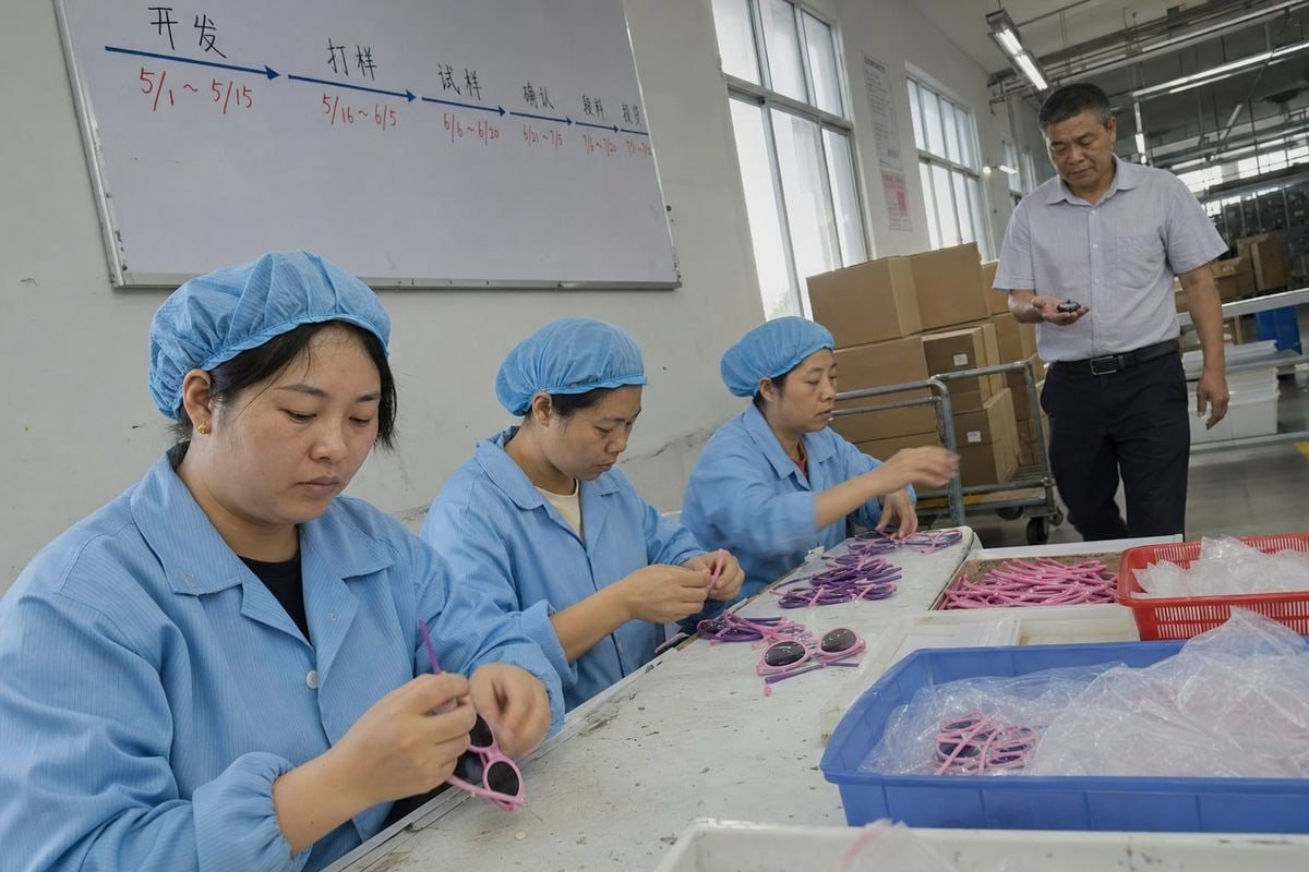 Manufacturer Lead Times Manufacturer lead times ensuring licensed eyewear styles arrive with selling season remaining (ID#3)