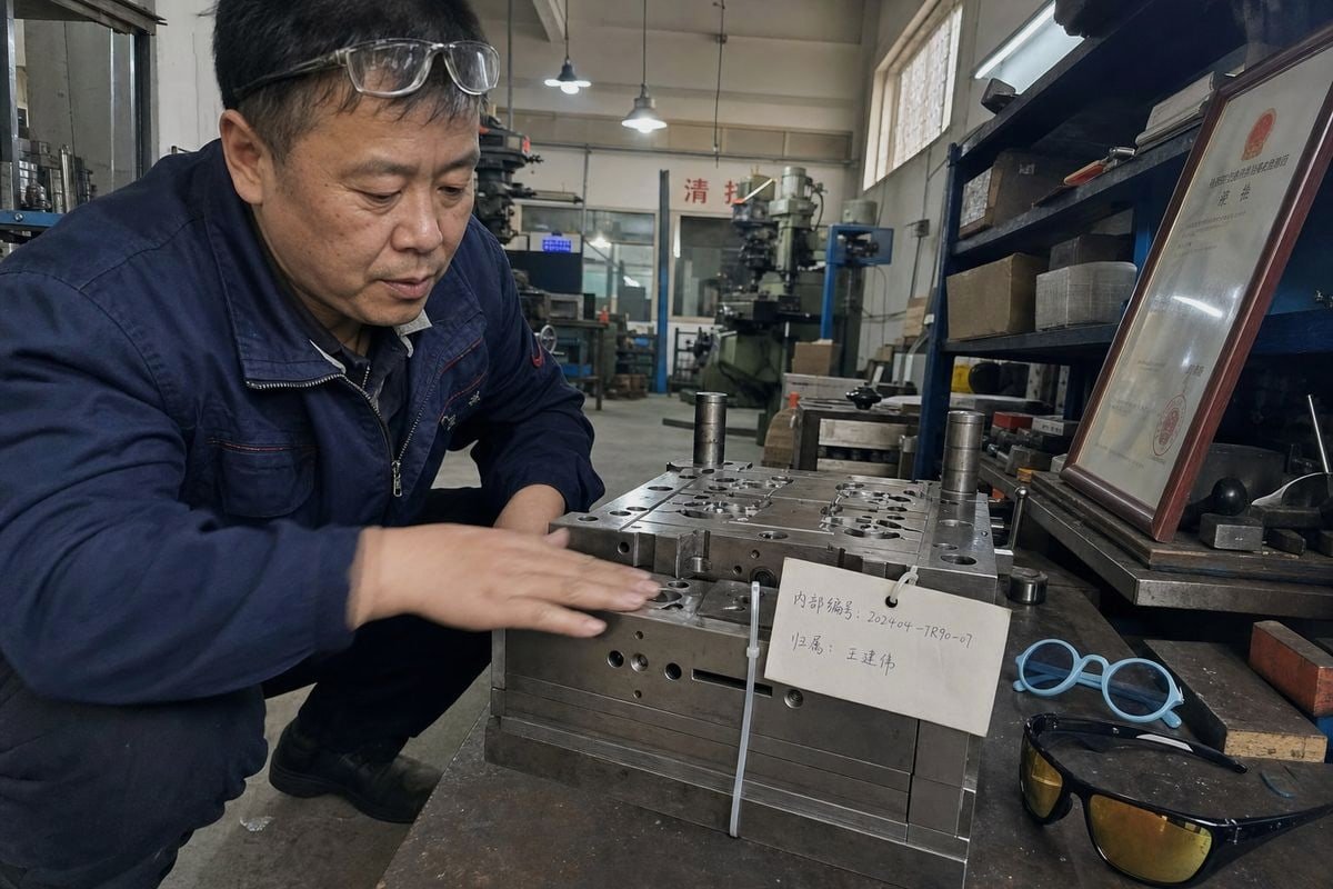 OEM ODM Partnership Benefits OEM ODM partnership reducing risk of losing eyewear clients to direct sourcing (ID#5)