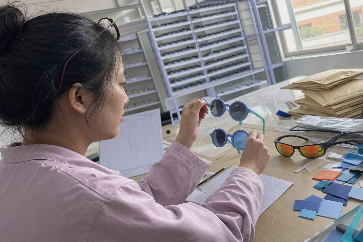 Common OEM production delays affecting kids sunglasses catalog release timelines (ID#3)