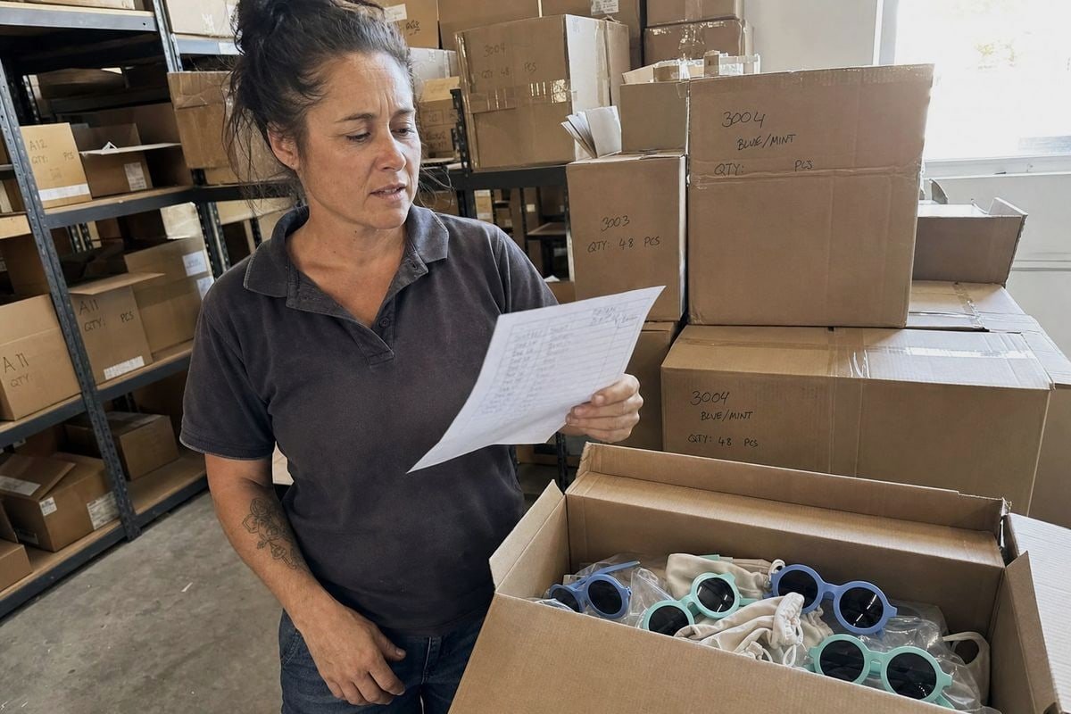 Exchange policy checklist with aging triggers, sell-through thresholds, and supplier approval workflow (ID#2)