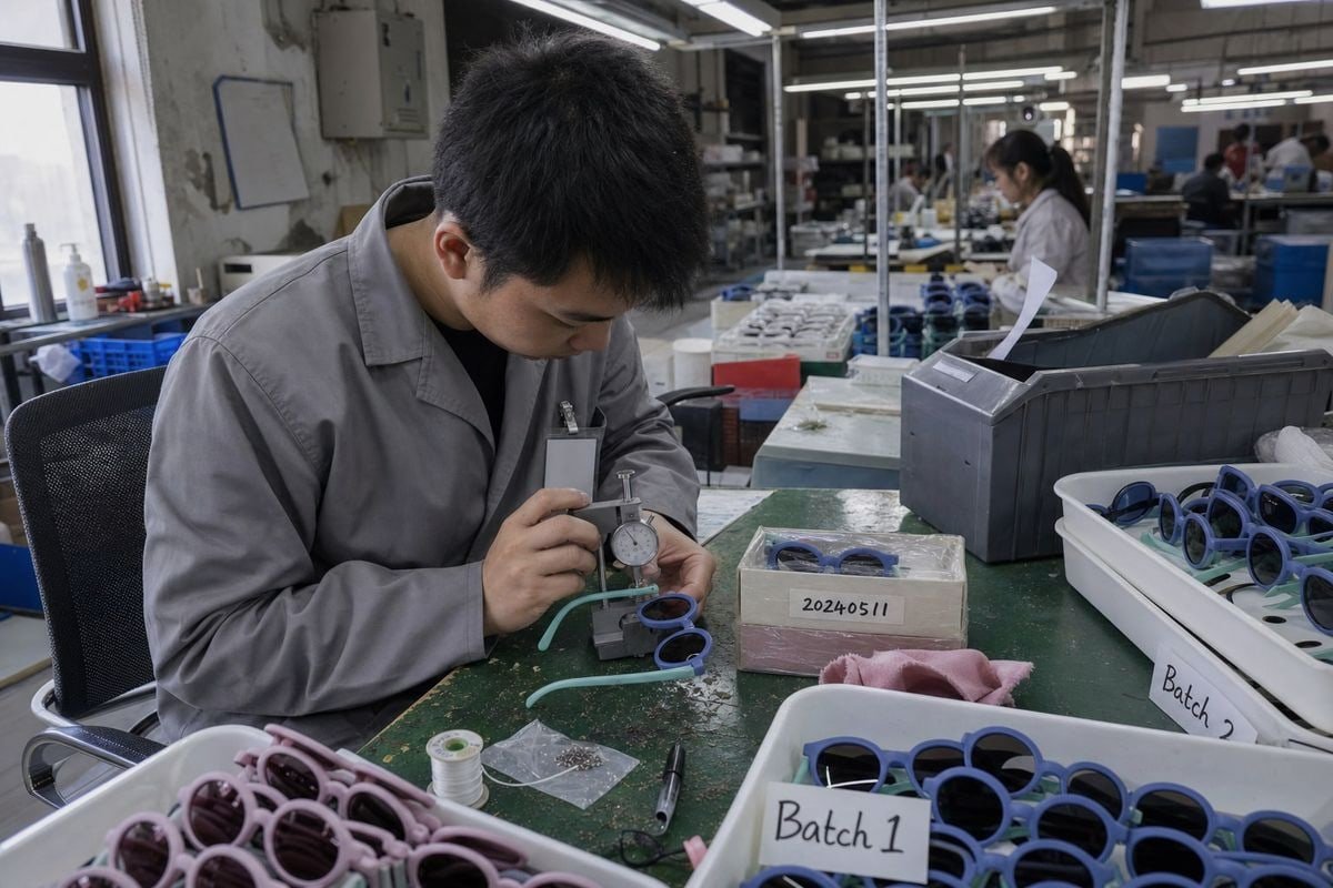 Ensuring consistent product quality across multiple eyewear delivery batches (ID#4)