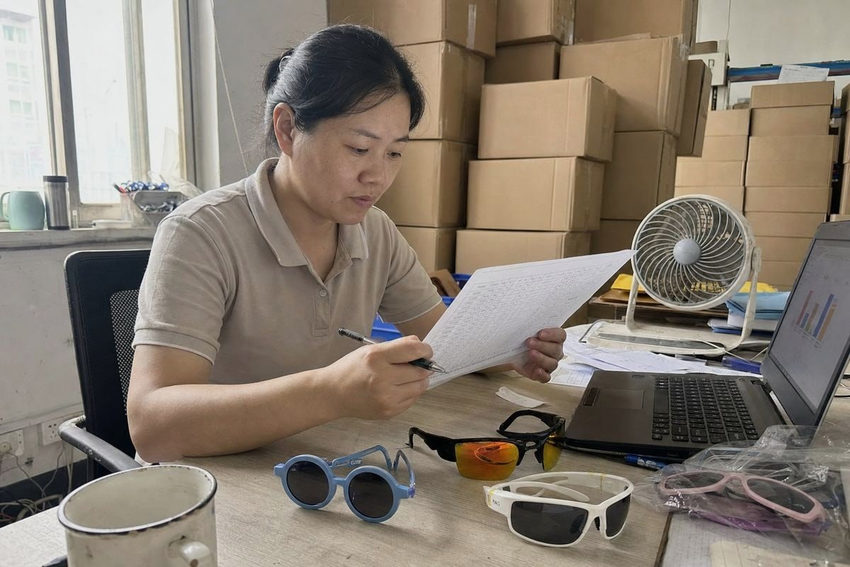 Using CTR and add-to-cart data to reorder kids sunglasses colors effectively (ID#1)