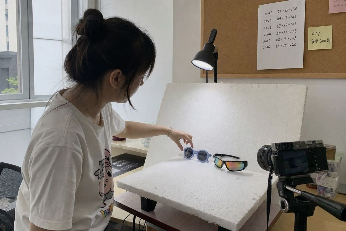 Ensuring Kids Sunglasses Safety Verifying comfort and safety of kids sunglasses with materials, UV protection, and wear trials (ID#4)