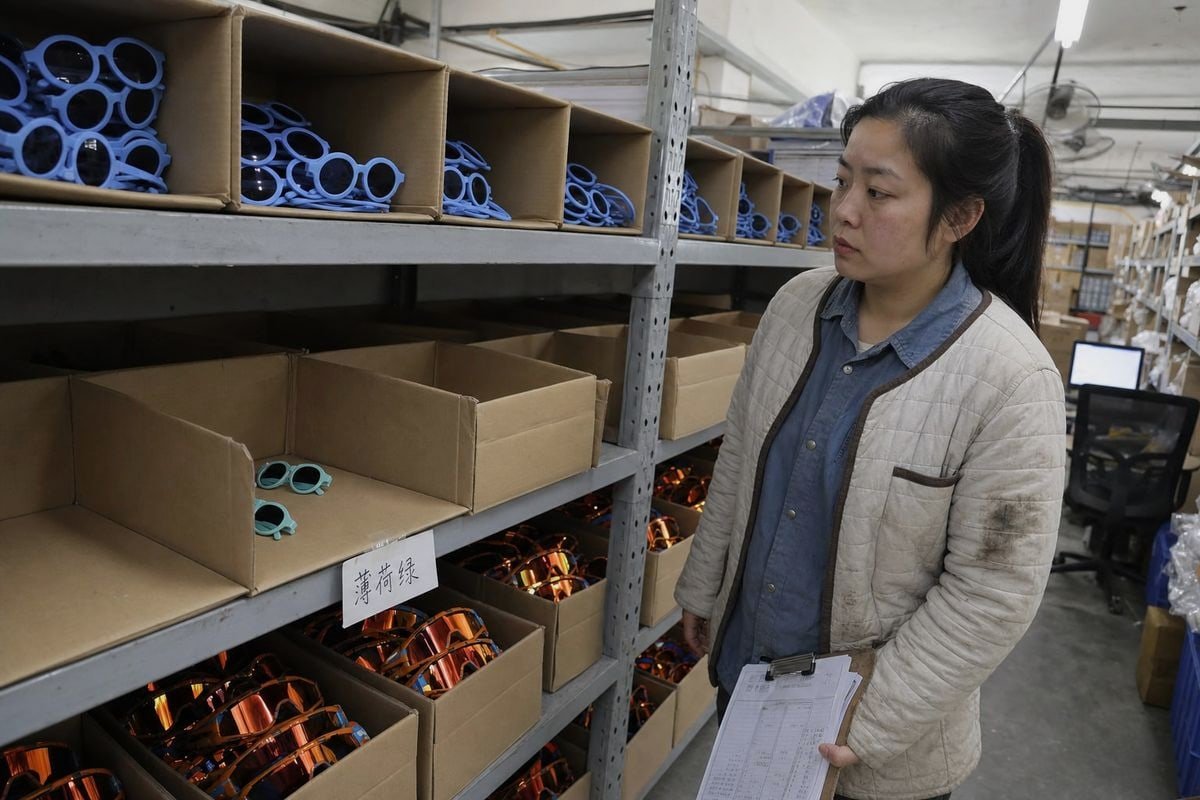 Ensuring fast production turnaround to meet peak seasonal sunglasses demand (ID#4)