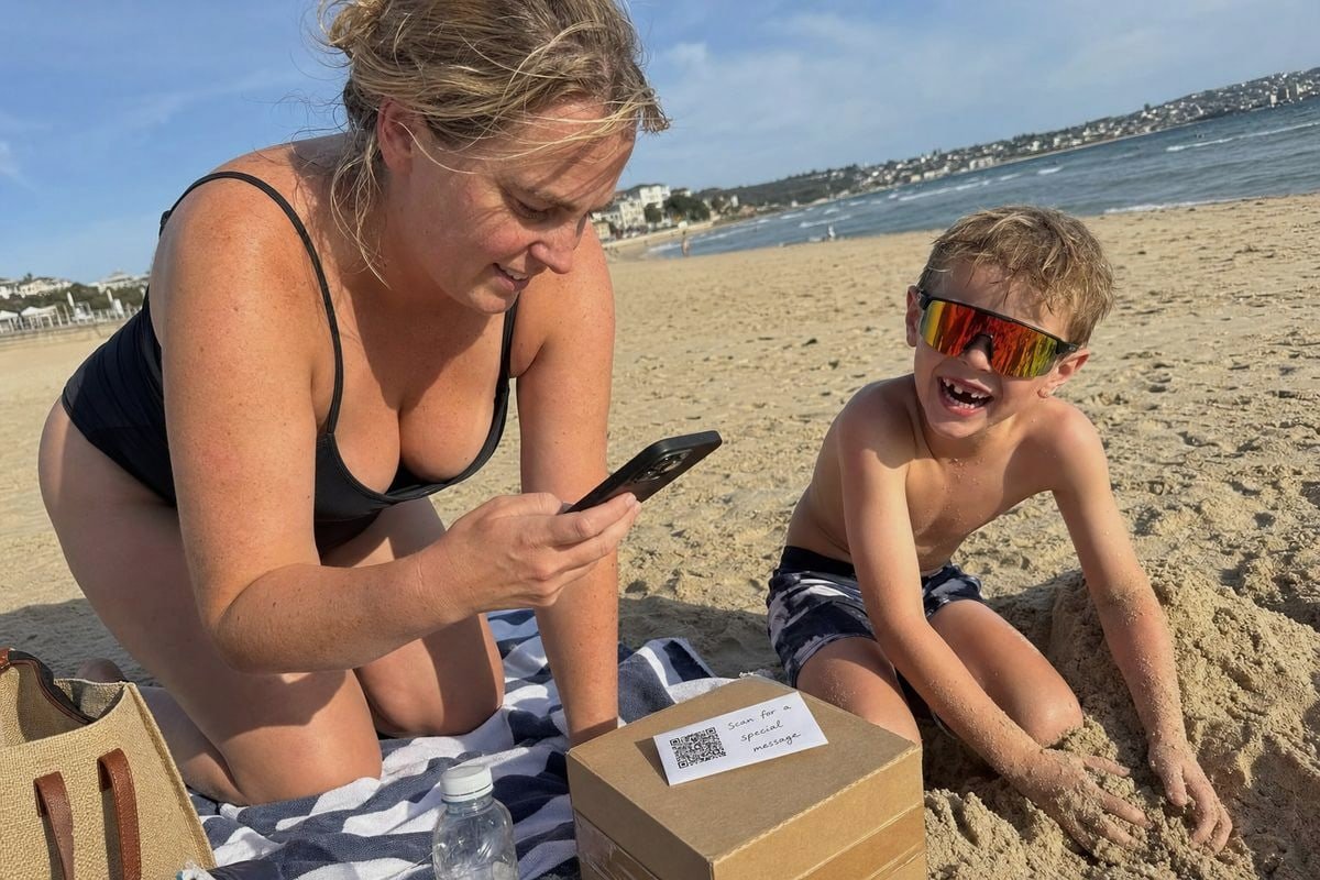 Photo-sharing card boosting customer engagement through user-generated content and social proof (ID#3)