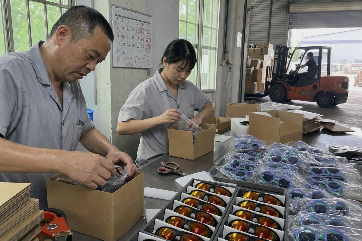 Manufacturer lead times for custom OEM and stock-style kids sunglasses orders (ID#3)