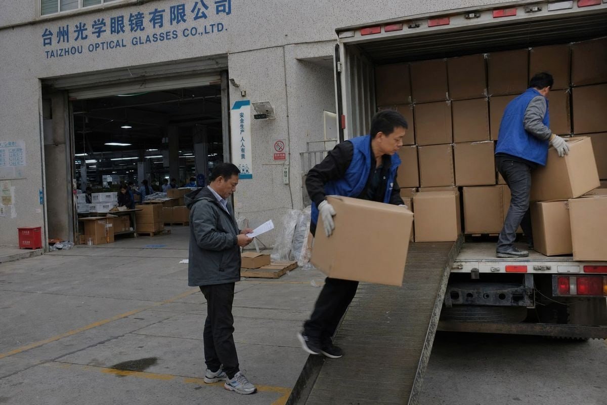 Bulk Import Financing Financing and staged-payment strategies for bulk children's sunglasses imports (ID#4)