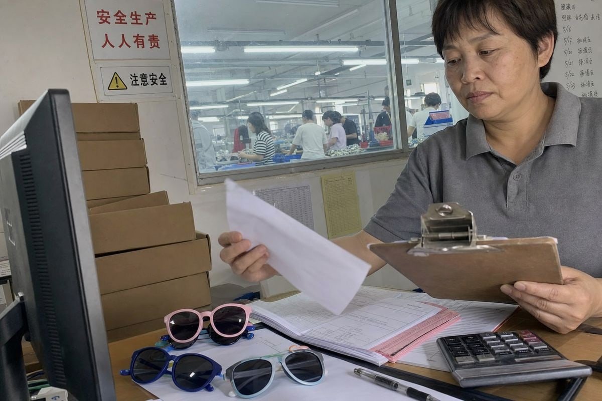Using presale deposits to pay kids sunglasses supplier balances (ID#1)