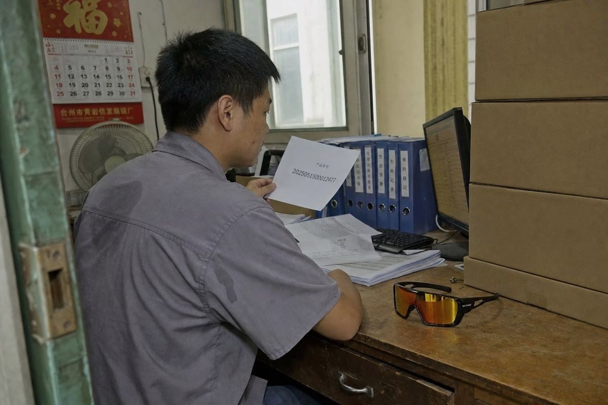 Import Compliance Risks Avoiding compliance risks with FDA and CPSC standards when importing kids' sunglasses (ID#5)