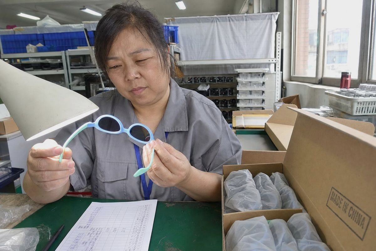 Guide to labeling country of origin on kids' sunglasses from China for U.S. Customs (ID#1)
