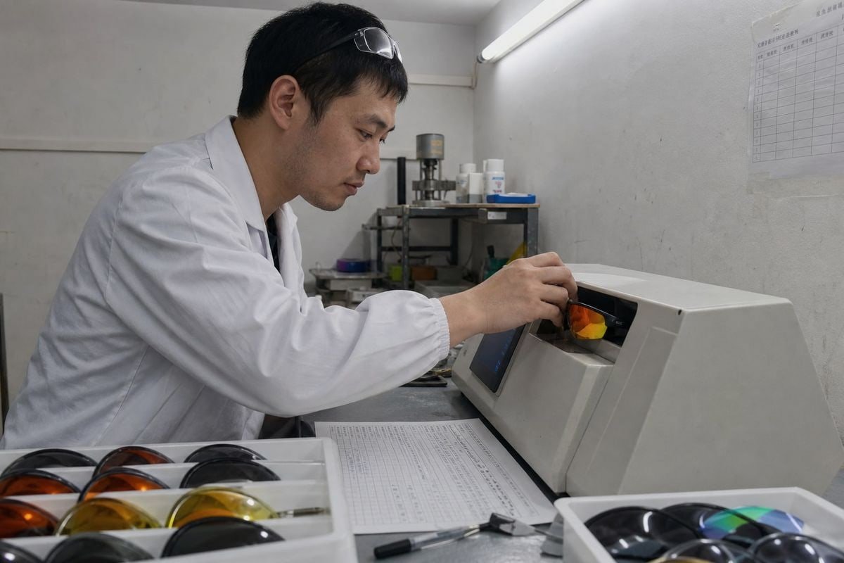 UV400 Lens Verification Verifying UV400 lens safety through EN ISO 12312-1 lab test reports before importing sunglasses (ID#3)