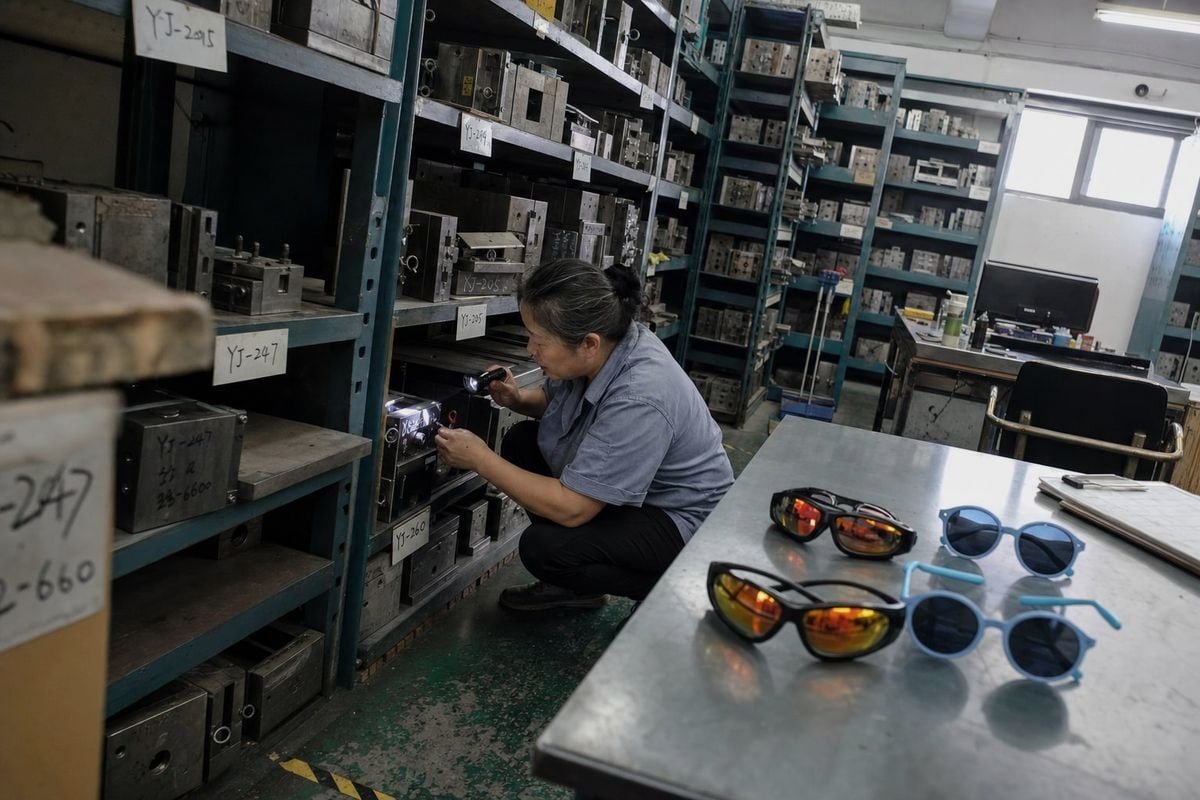 Factory Pricing Advantage Direct factory sourcing lowers kids sunglasses pricing and reduces minimum order quantities (ID#3)