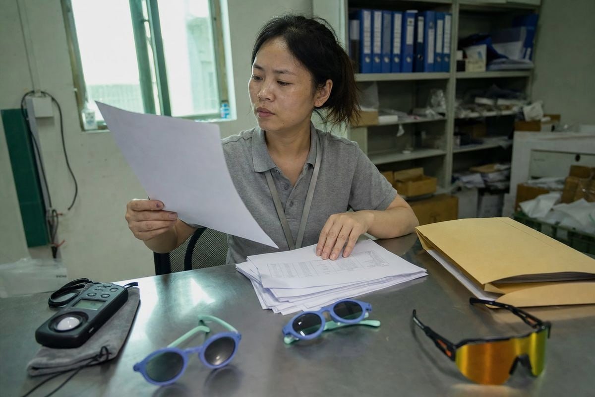 Verifying kids' sunglasses supplier safety certifications through lab reports and factory audits (ID#2)