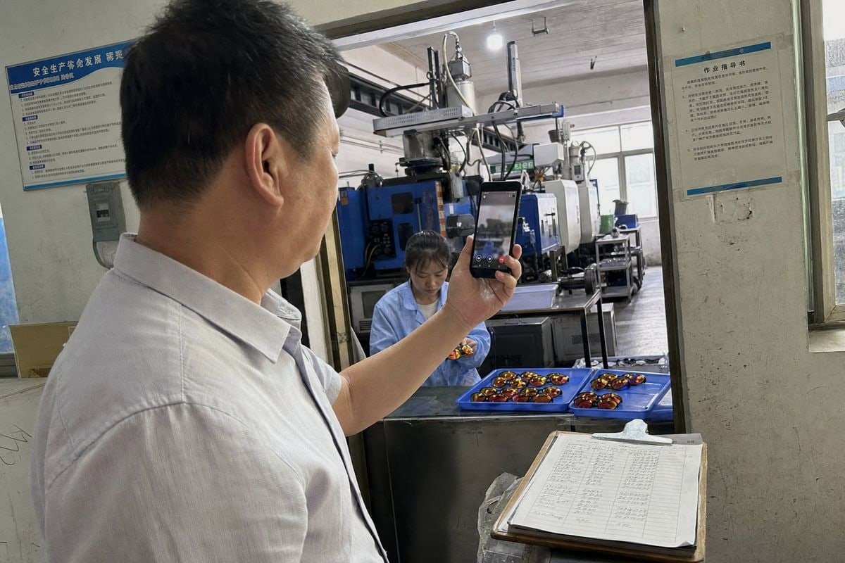 Verifying Factory Production Source Factory audit checklist to verify single facility production for sunglasses suppliers (ID#2)