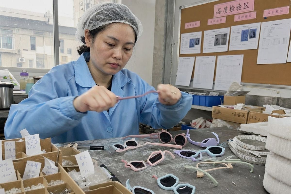 Material Quality Comparison Chinese factories excel in TPEE and TR90 material expertise for child-safe eyewear frames (ID#2)
