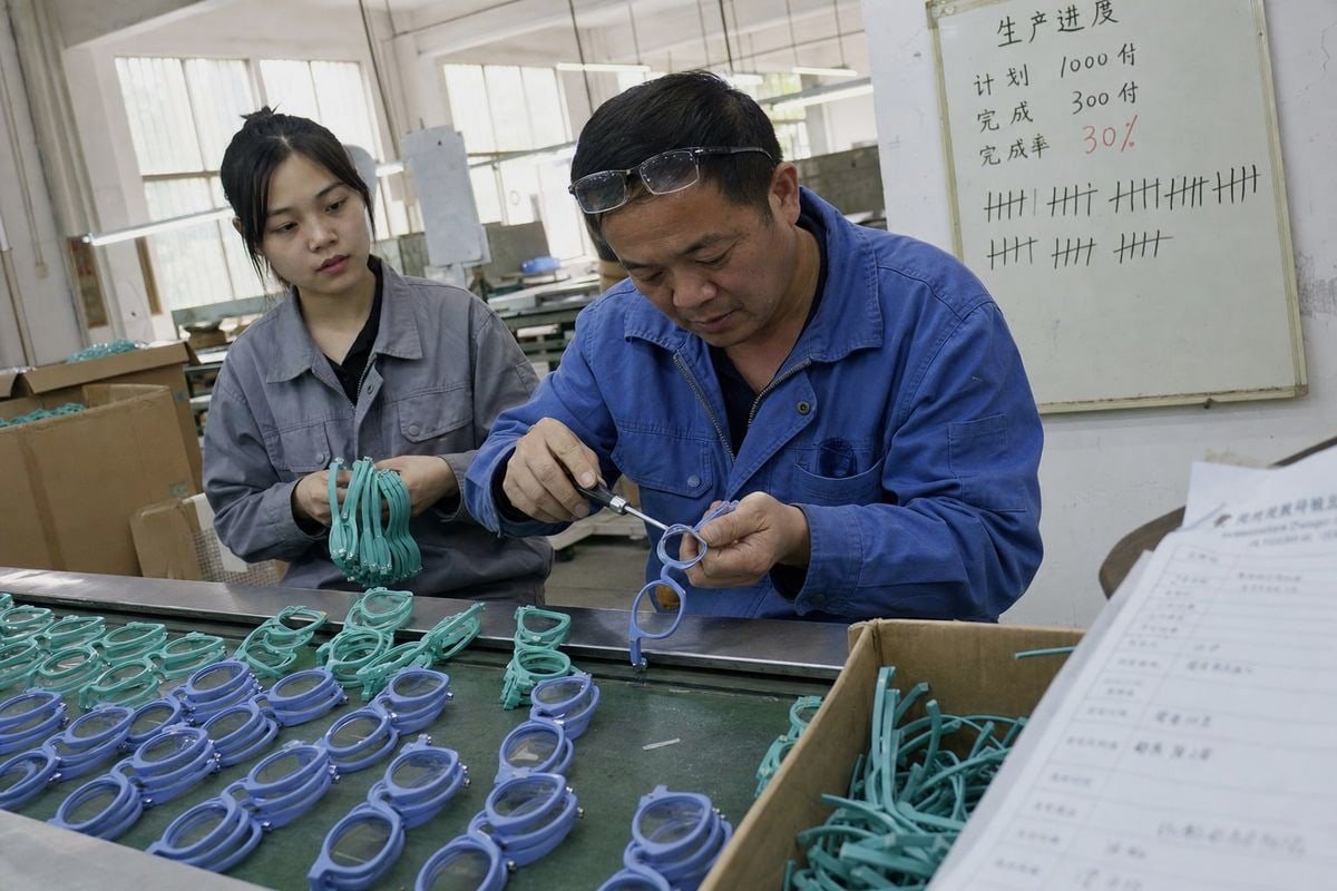 Signs your kids sunglasses order needs a mid-production quality check before defects worsen (ID#2)