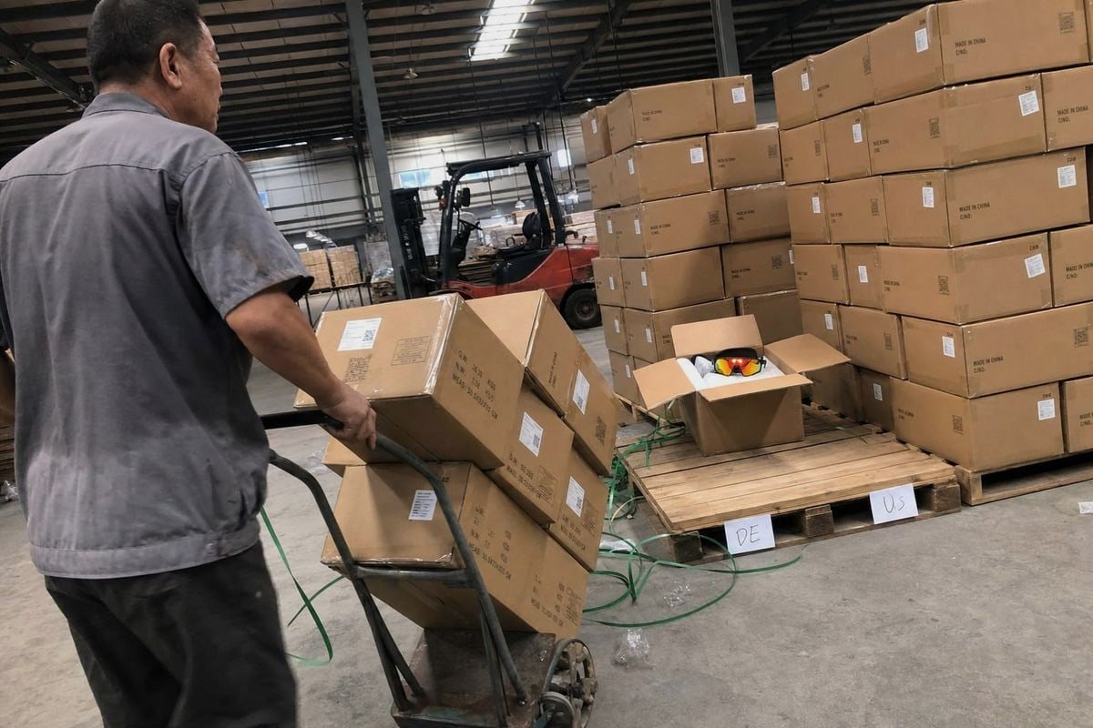Avoiding delays and quality issues when using a designated packaging supplier for eyewear orders (ID#5)