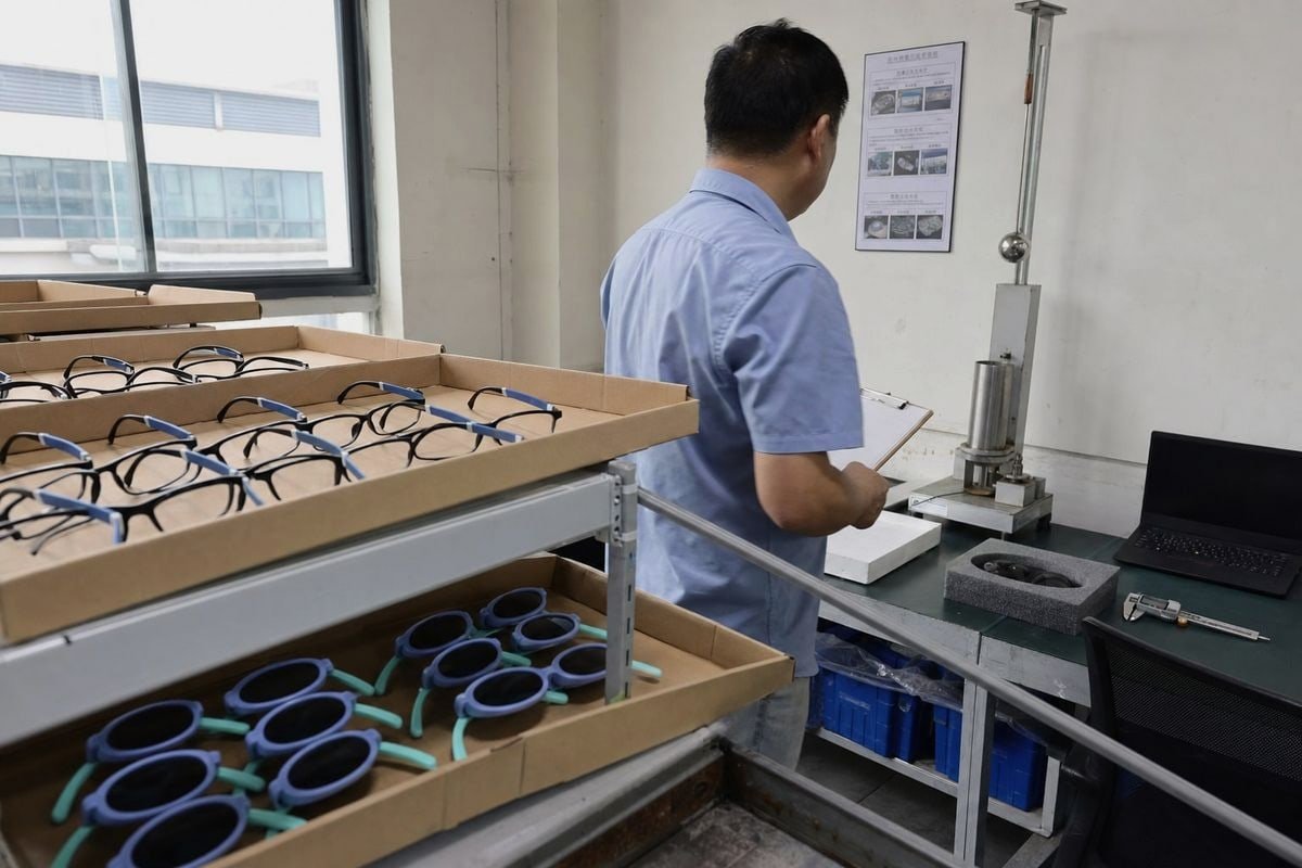 Professional Lab Testing Factory lab technician performing accredited impact testing for children's eyewear compliance (ID#5)