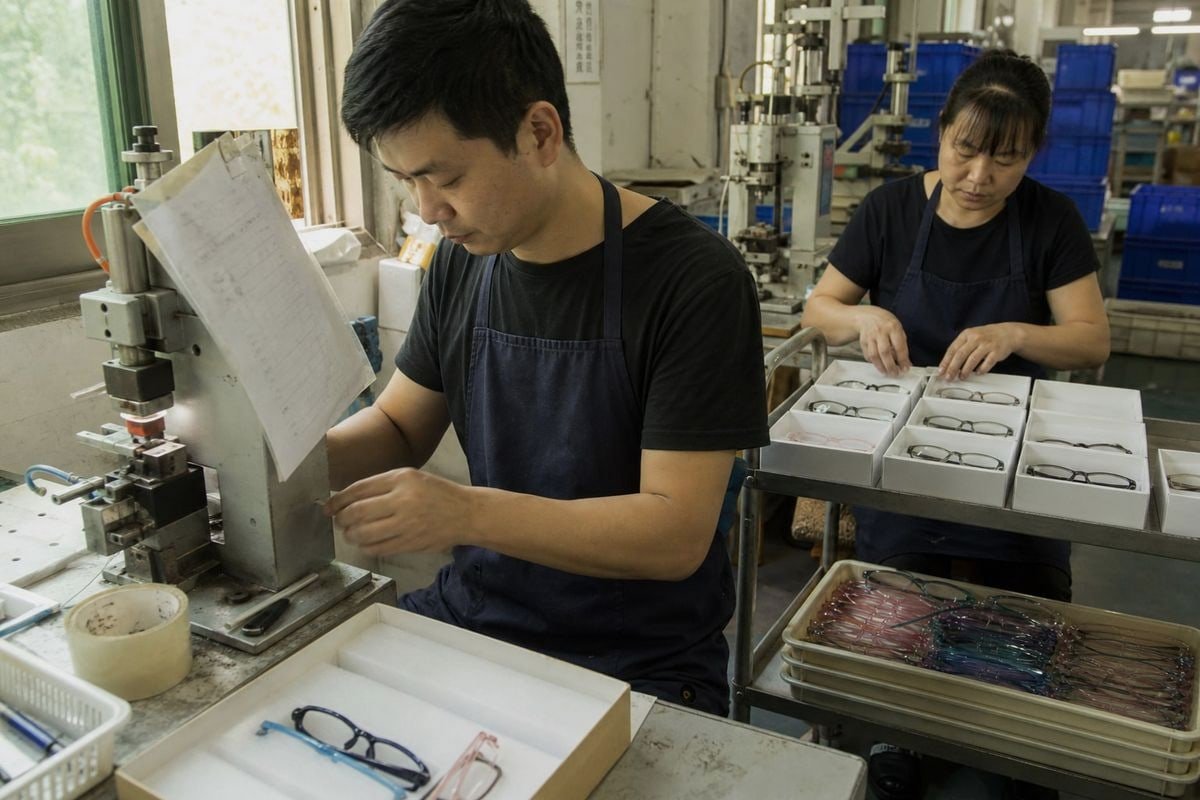 Signs it's time to invest in custom eyewear development over existing collections (ID#4)