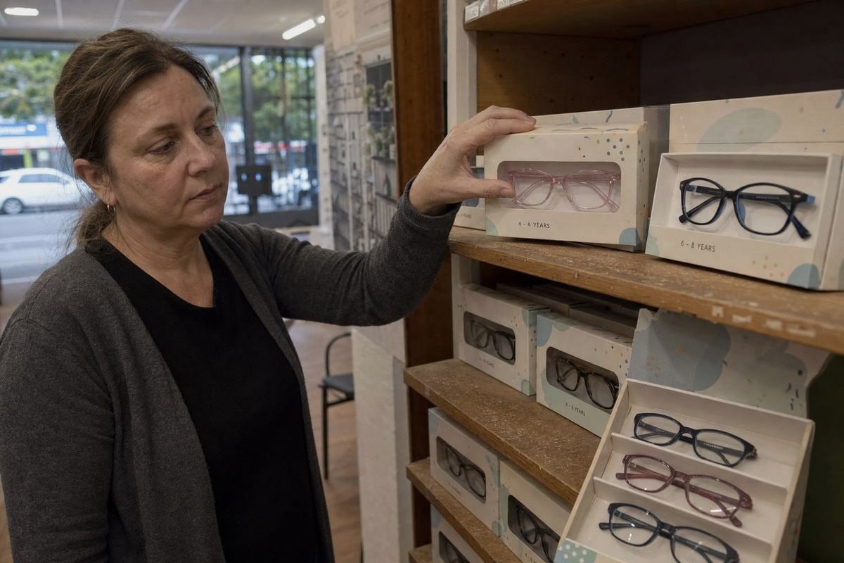 Window box packaging with microfiber pouch showcasing kids optical frames at retail (ID#2)