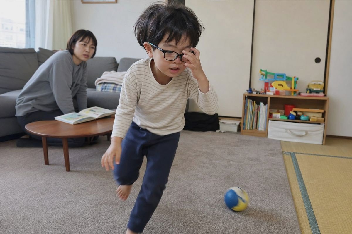 Asian-Fit Nose Pad Signs Signs your kids' eyewear needs an Asian-fit nose pad, like slipping or red marks (ID#2)