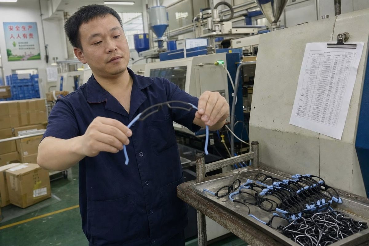 Custom Nose Pad Sourcing Requesting custom nose pad options when sourcing kids' eyewear from manufacturers (ID#5)
