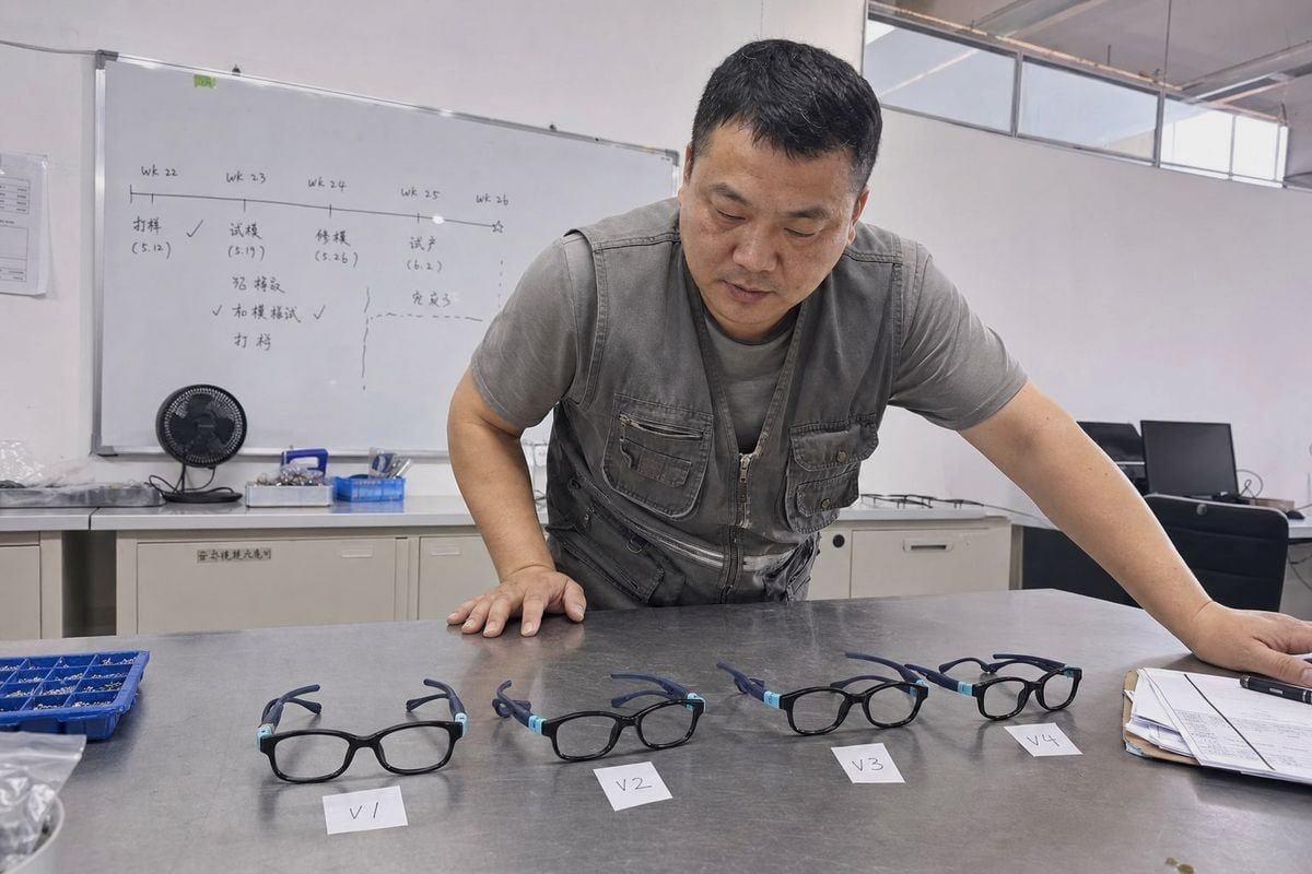 Typical rounds of sample revisions before final approval for kids frames (ID#3)