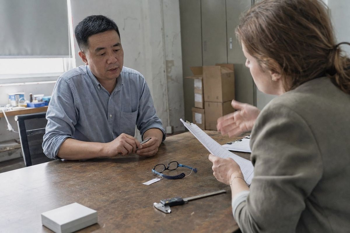 Negotiating quantifiable acceptance criteria for kids' optical frame manufacturing (ID#1)