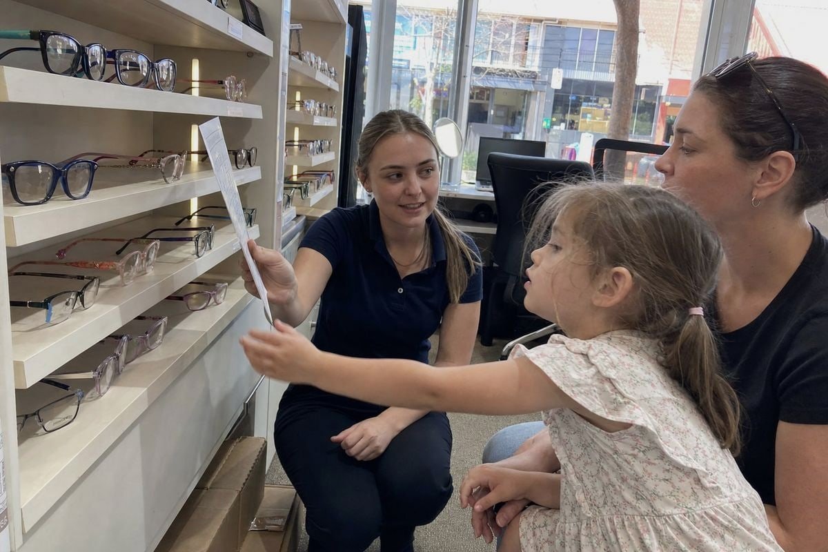 Packaging and fit guidance strategies to lower kids' eyewear return rates (ID#5)
