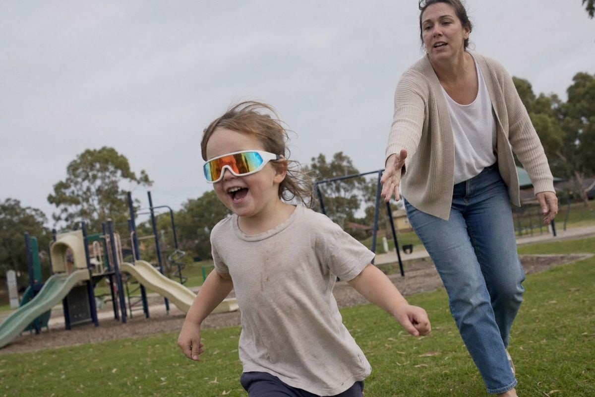 Kids eyewear straps and anti-slip grips for better glasses retention (ID#1)