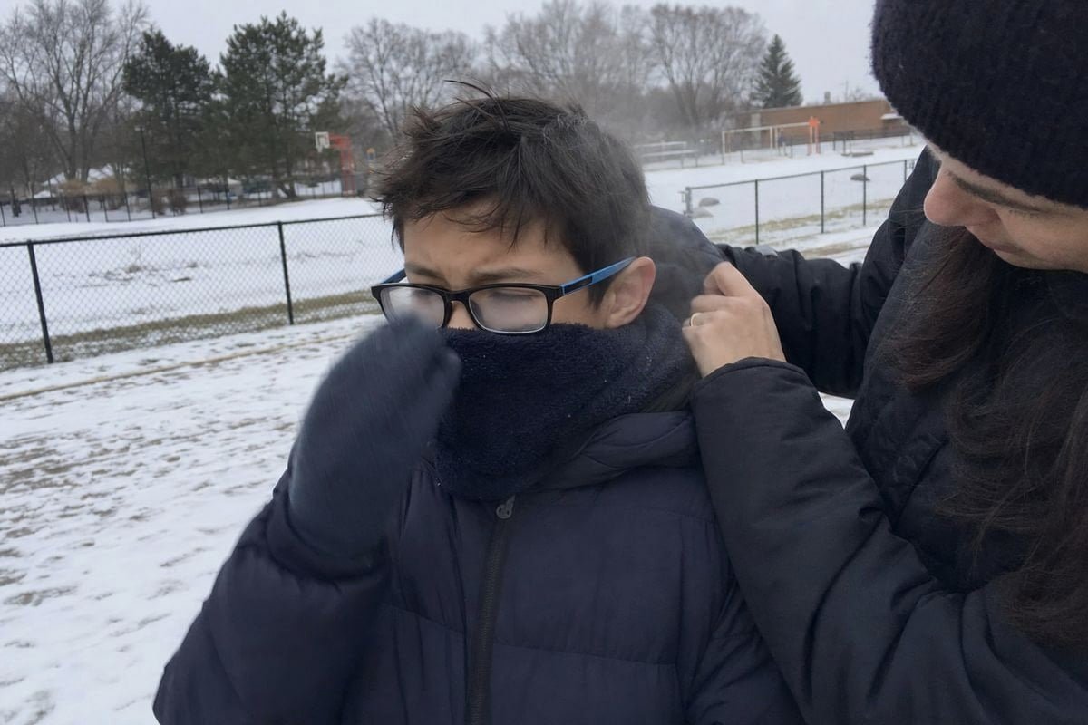 Colaboración con los fabricantes para integrar recubrimientos antivaho en las gafas infantiles (ID#4)