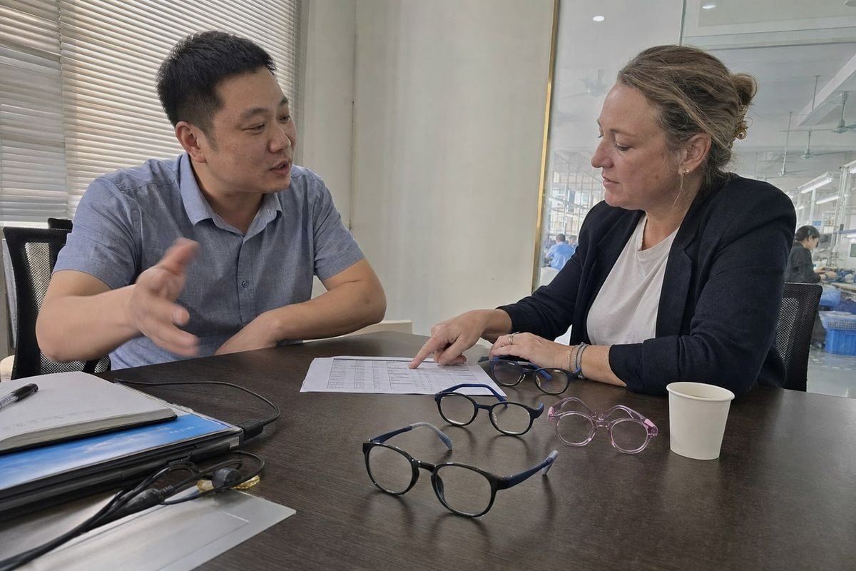 Negotiating custom tooling fees and mold ownership for kids optical frames (ID#1)